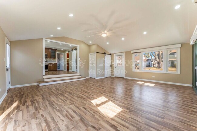 Foto del edificio - 72 Clover Dr