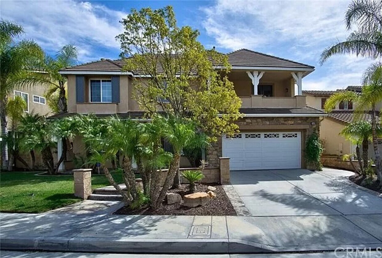 Foto principal - 4 BEDROOM, 3 BATH WITH BONUS ROOM (SERRANO...