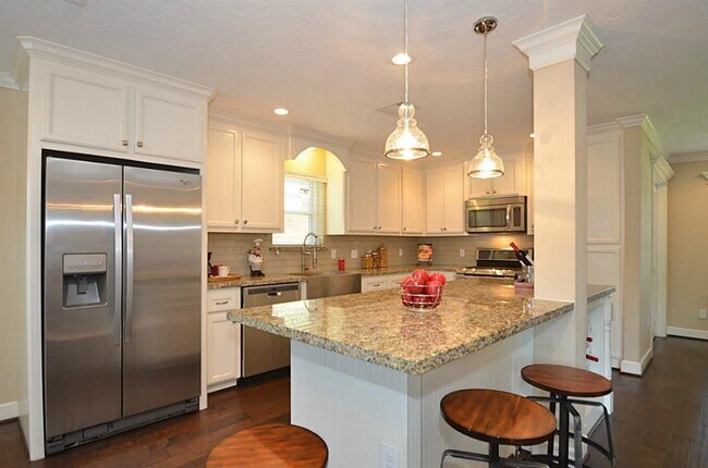 Foto del edificio - 5711 Effingham Dr