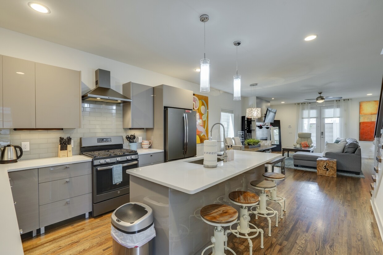 Kitchen - 1910 11th Ave N