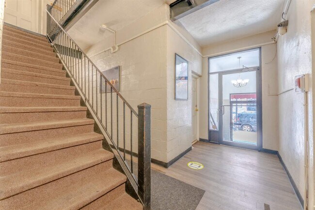 Building Photo - 209 48th St