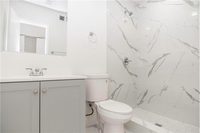 924 NW 11th Ct photo'