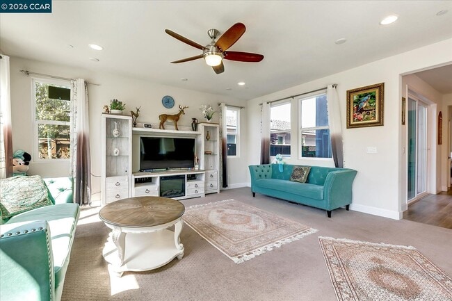 Building Photo - 582 Mandevilla Dr