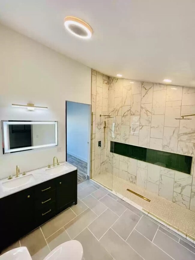 Building Photo - 721 Mesita Dr