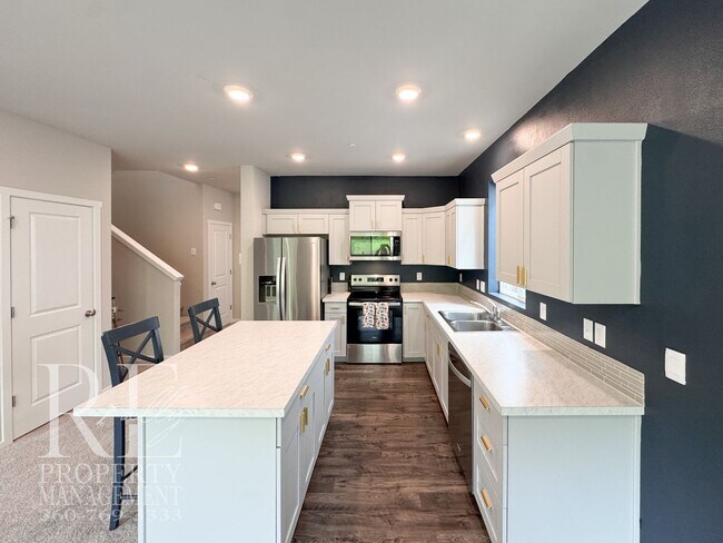 Building Photo - Bright 2024-Built Home with Modern Finishes & Fully Fenced Yard