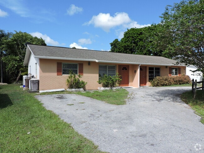 Building Photo - 9046 SE Parkway Dr