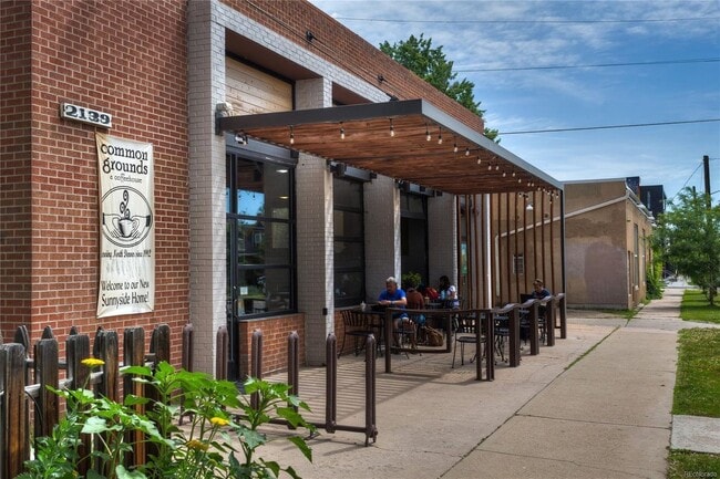 Building Photo - Unbeatable Sunnyside Location!