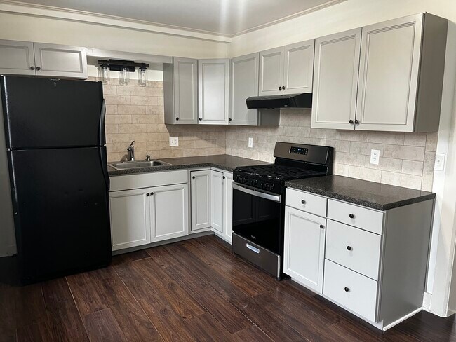 Cocina - 10632 Main St