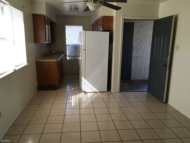 Foto del edificio - 2 br, 1 bath Duplex - 1510 Pine Ridge Dr A