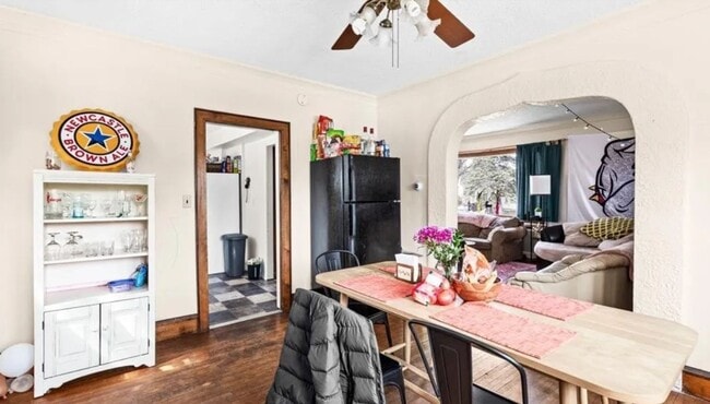 Foto del edificio - 1325 N 19th Ave E