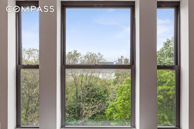 Foto del edificio - 690 Riverside Dr