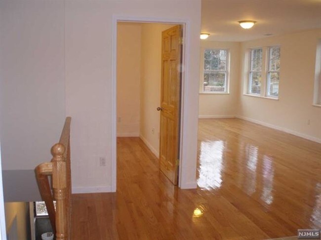 Building Photo - 284 Broad Ave