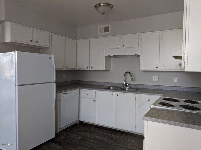 Foto del edificio - 2339 W Northern Ave