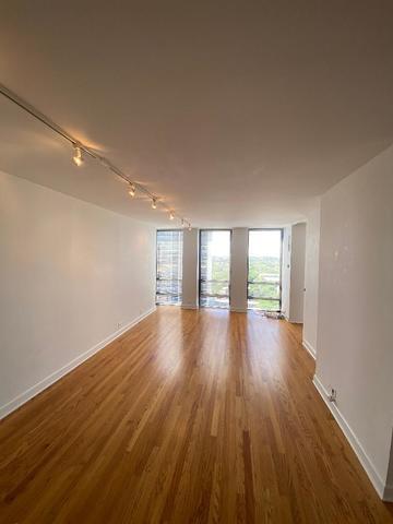 Primary Photo - 1660 N LaSalle Dr