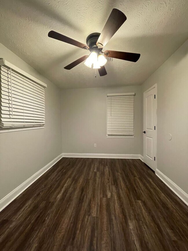 Foto del edificio - 3461 Dundale Rd