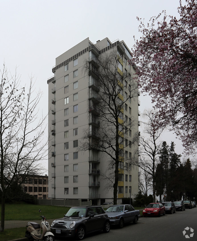 Building Photo - Braeview Manor