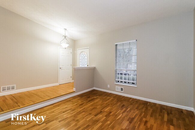Foto del edificio - 860 Regency Ct NW