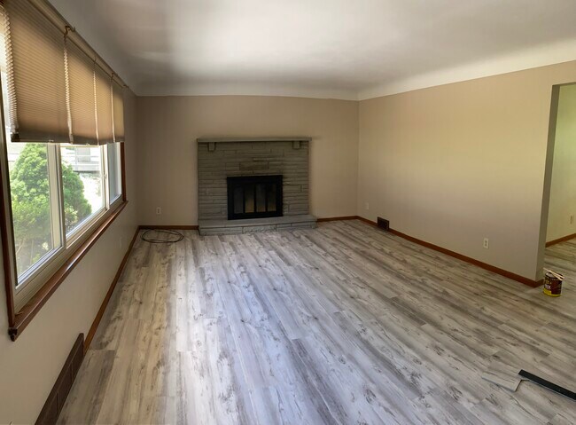 Building Photo - 3954 Catherine Dr
