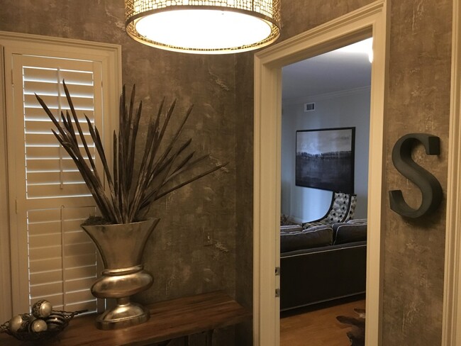 Foto del edificio - Luxury East Memphis Condo in Gated Communi...