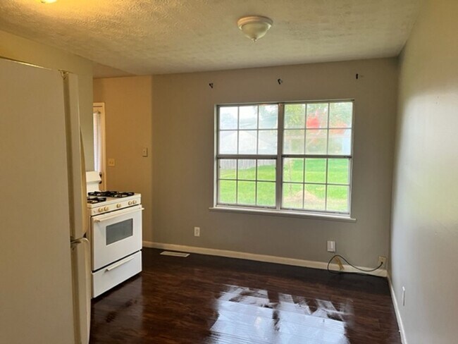 Foto del edificio - 3 bed 1 bath Single Family home