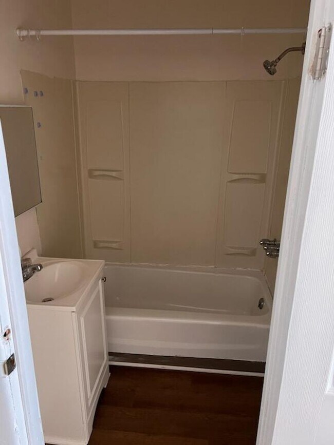 Foto del edificio - Spacious and Accommodating Home in the Har...