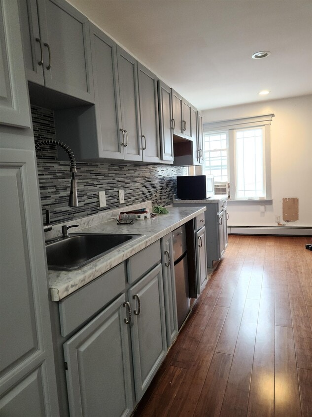 Building Photo - 39 Terhune Ave