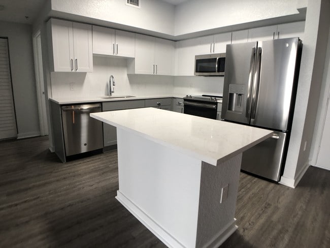 Building Photo - 333 NE 6th St