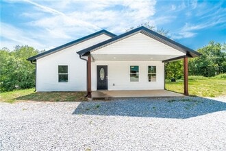 Building Photo - 807 Jesse James Rd