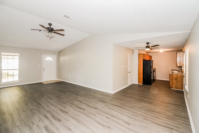 Foto del edificio - 12921 Robin Cir