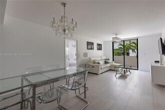 Building Photo - 1621 Collins Ave