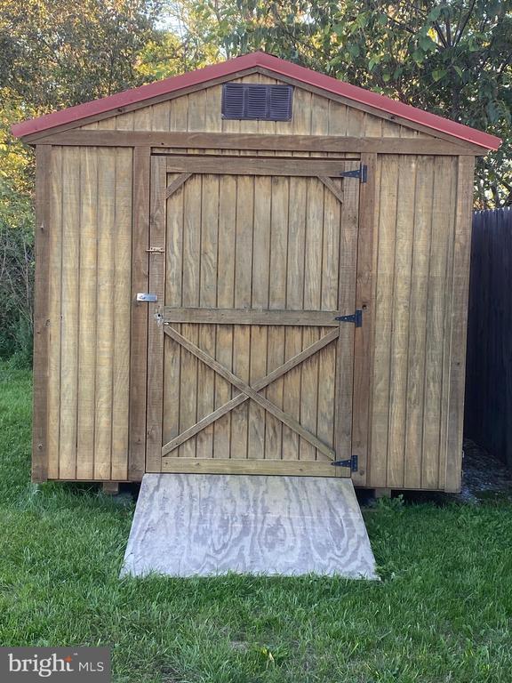 Building Photo - 208 Hackberry Dr