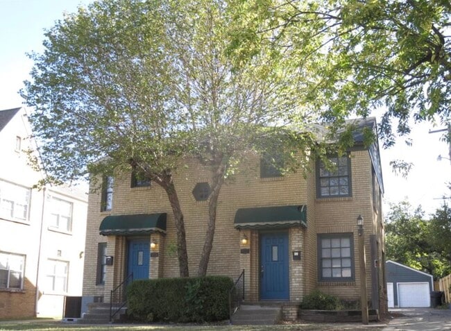 Photo - 3312 N Robinson Ave Townhome