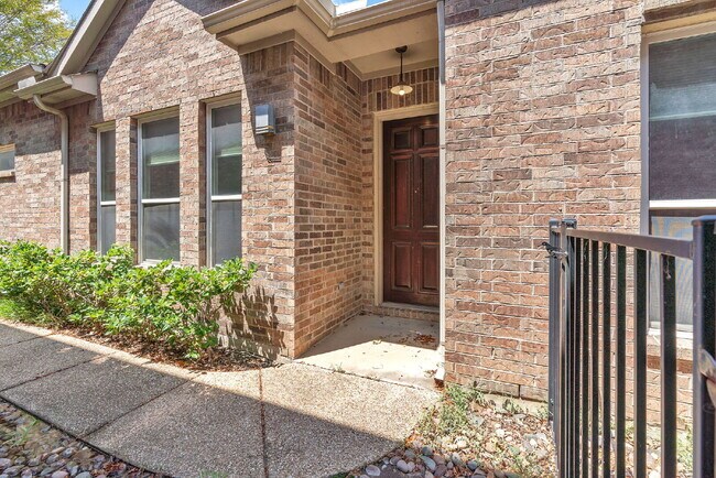 Foto del edificio - 9129 Cottonwood Village Dr