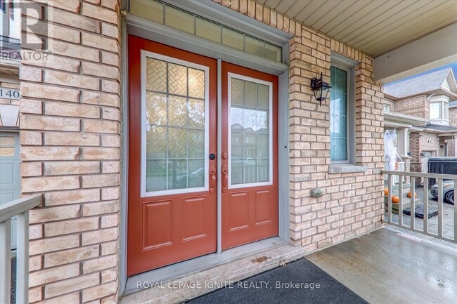 Building Photo - 140 Durhamview Cres