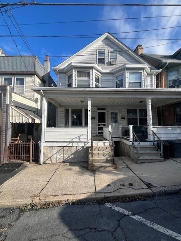 Primary Photo - 4 Bedroom 1 Bath