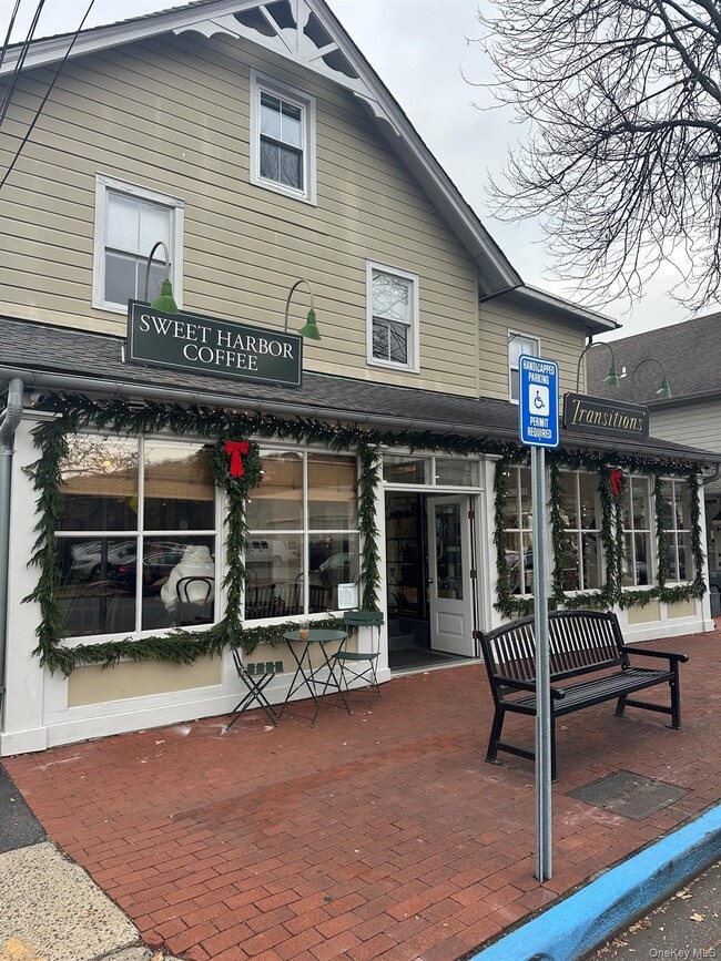 Building Photo - 1353 Old Northern Blvd