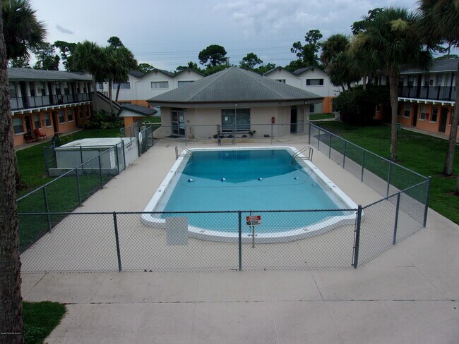 Foto del edificio - 1711 Dixon Blvd