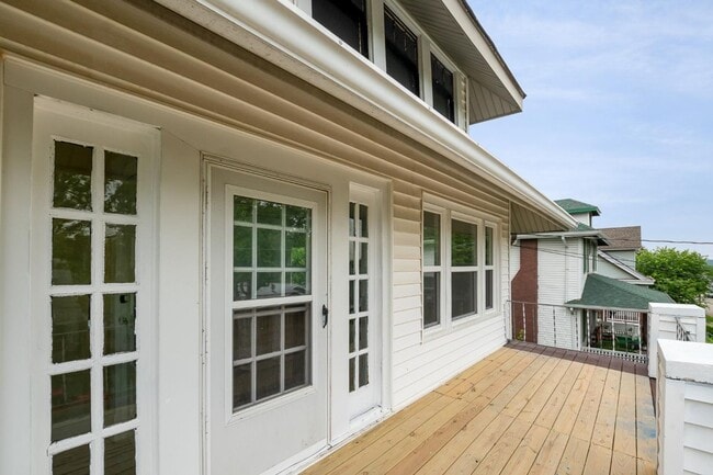 Building Photo - Norwood - Freshly updated 2 bed, upstairs ...