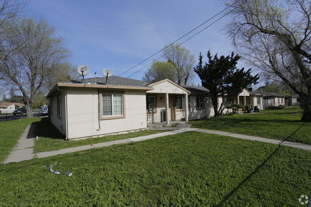 Building Photo - 2309 Edison