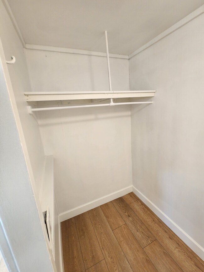 large walk in closet 6x12 - 4346 Melbourne Ave