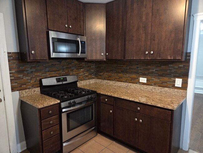 Foto del edificio - 5653 N Spaulding Ave