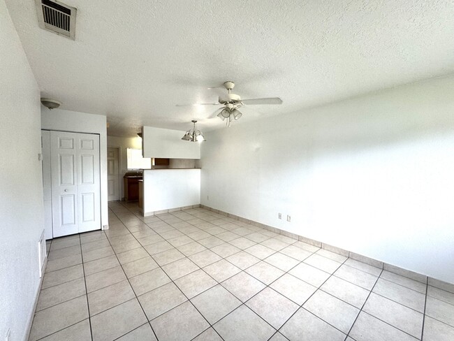 Foto del edificio - 212 E Cypress St