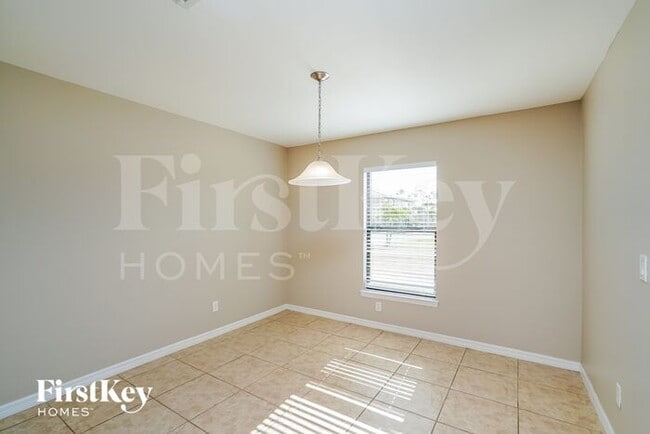 Building Photo - 2203 SW 11th Ct