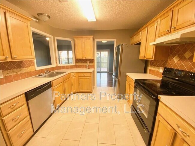 Building Photo - 2830 Riverside St