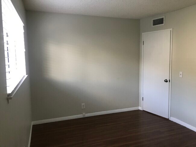Building Photo - 1027 Cotter Ave