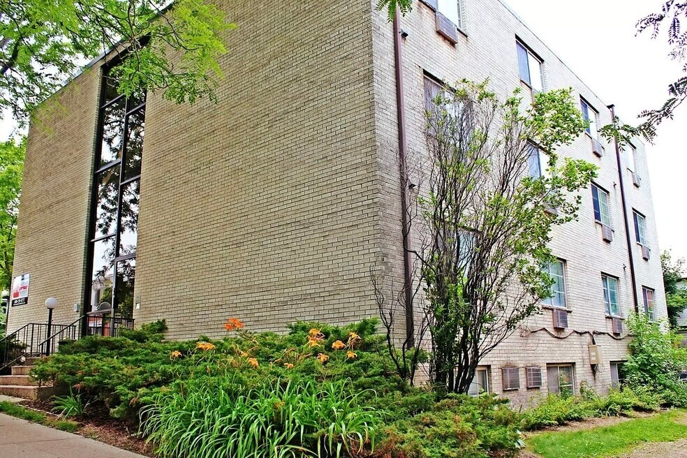 502 E Main St