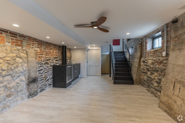 Building Photo - 318 N Lawrence St