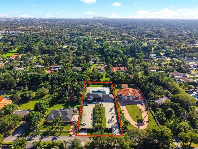 Foto del edificio - 280 NE 156th St