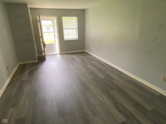 Foto del edificio - 1329 Millerwood Ct