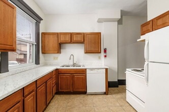 Building Photo - 182 W 8th Ave